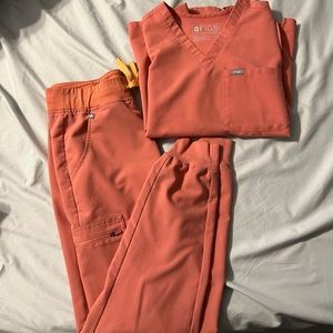Figs scrub set. Coral. One pocket scrub top and jogger bottoms.